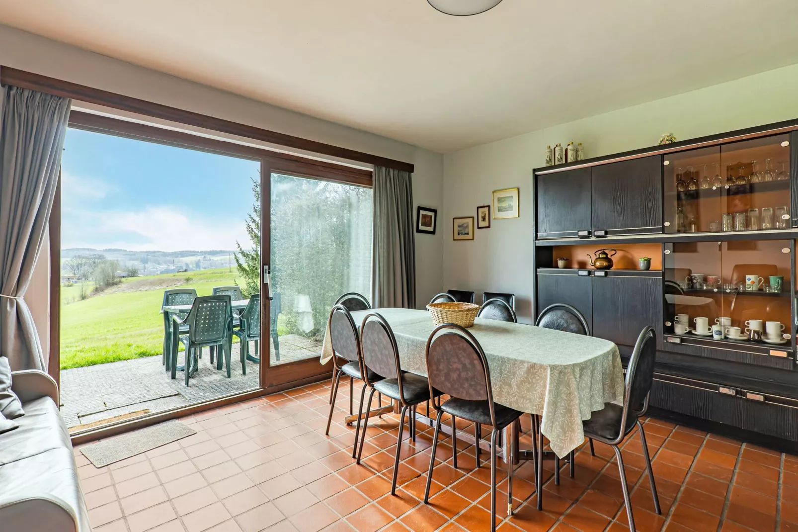 Les Hirondelle-Dining room
