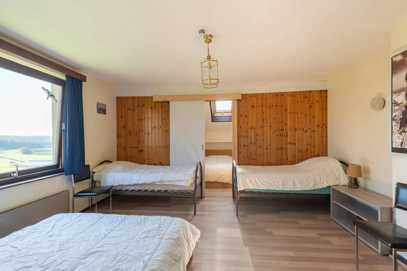 Les Hirondelle-Bedroom