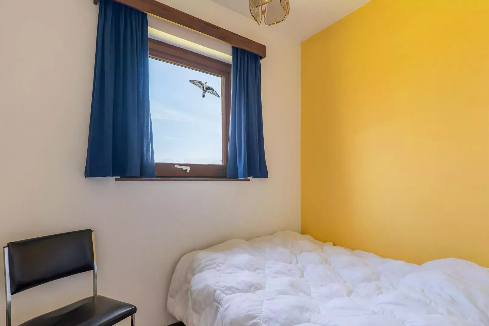 Les Hirondelle-Bedroom