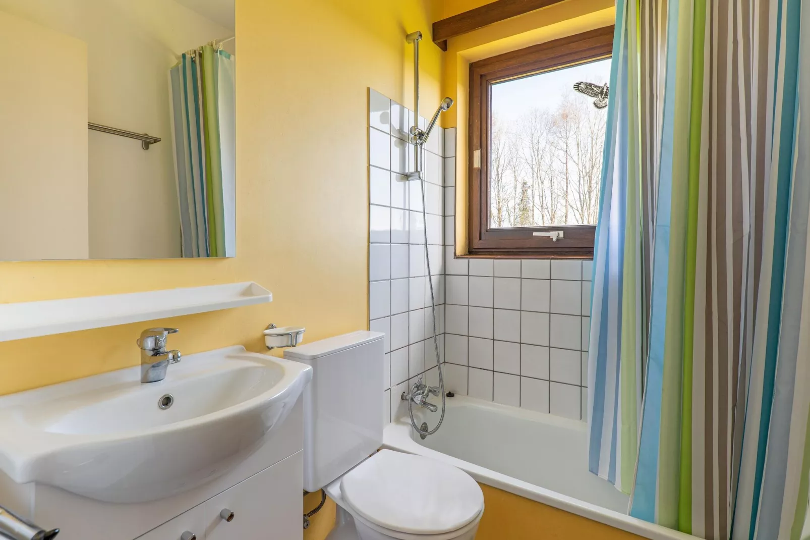 Les Hirondelle-Bathroom