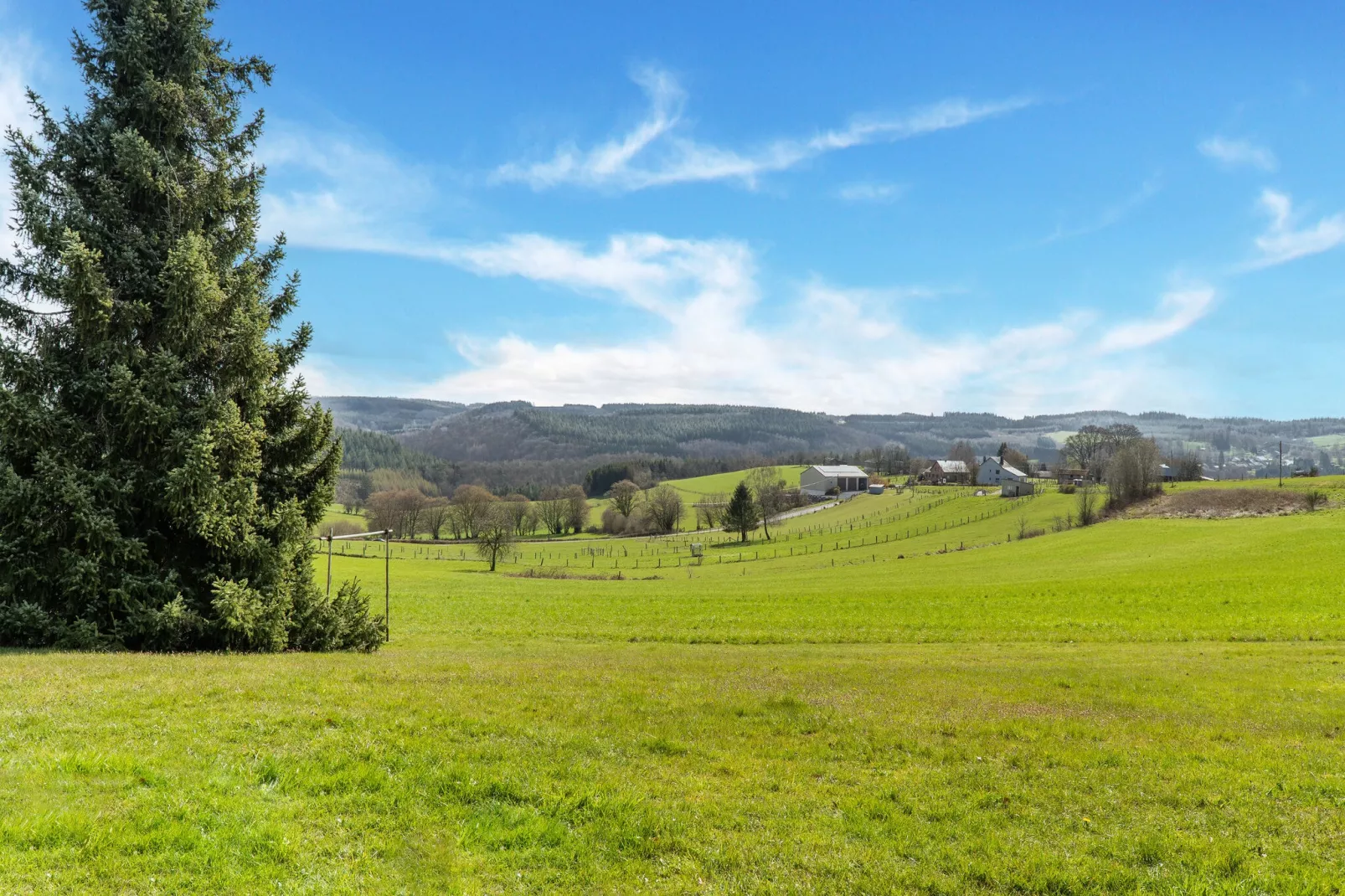 Les Hirondelle-View summer
