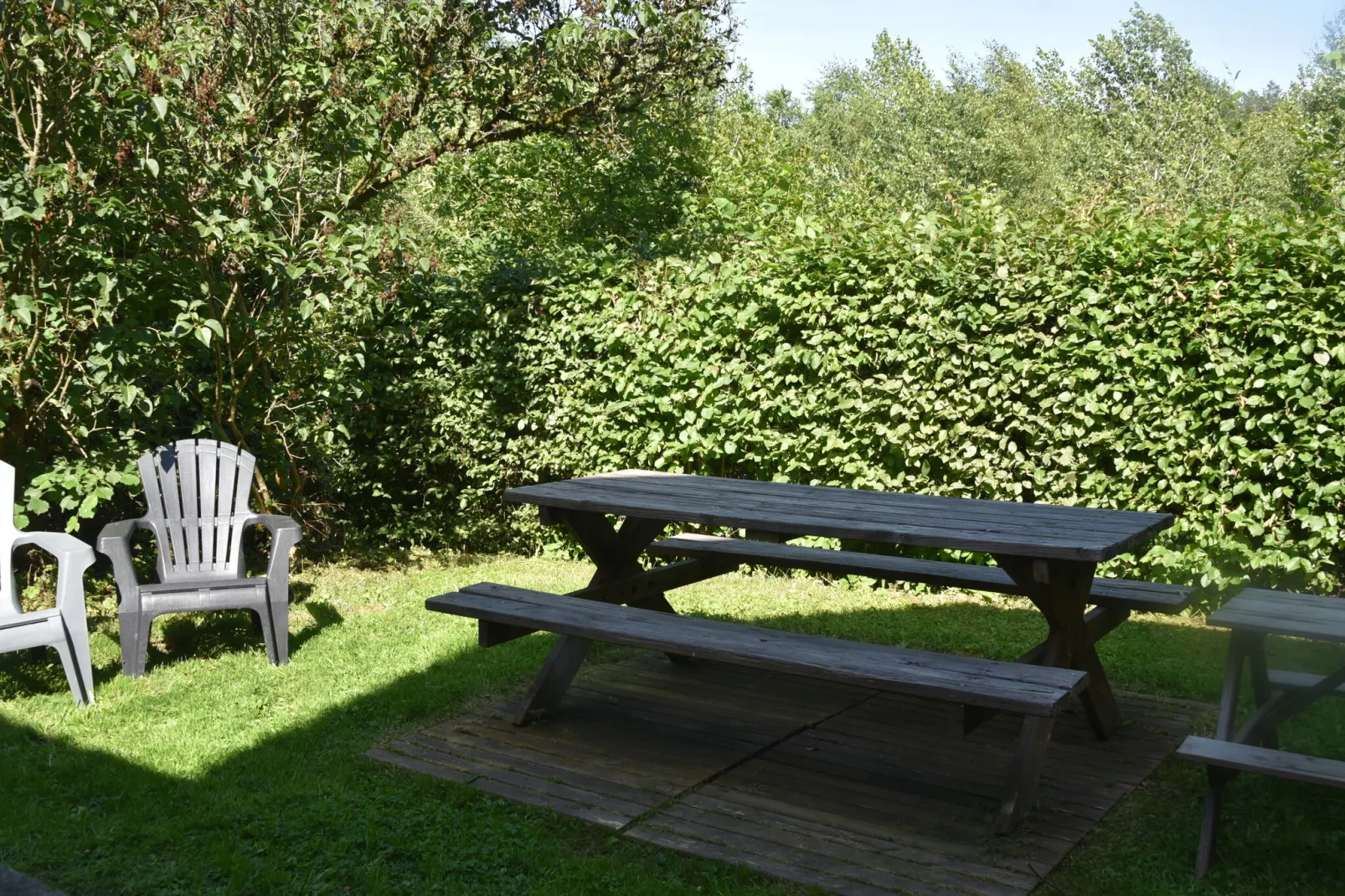 Les Sittelles-Außenbereich Sommer