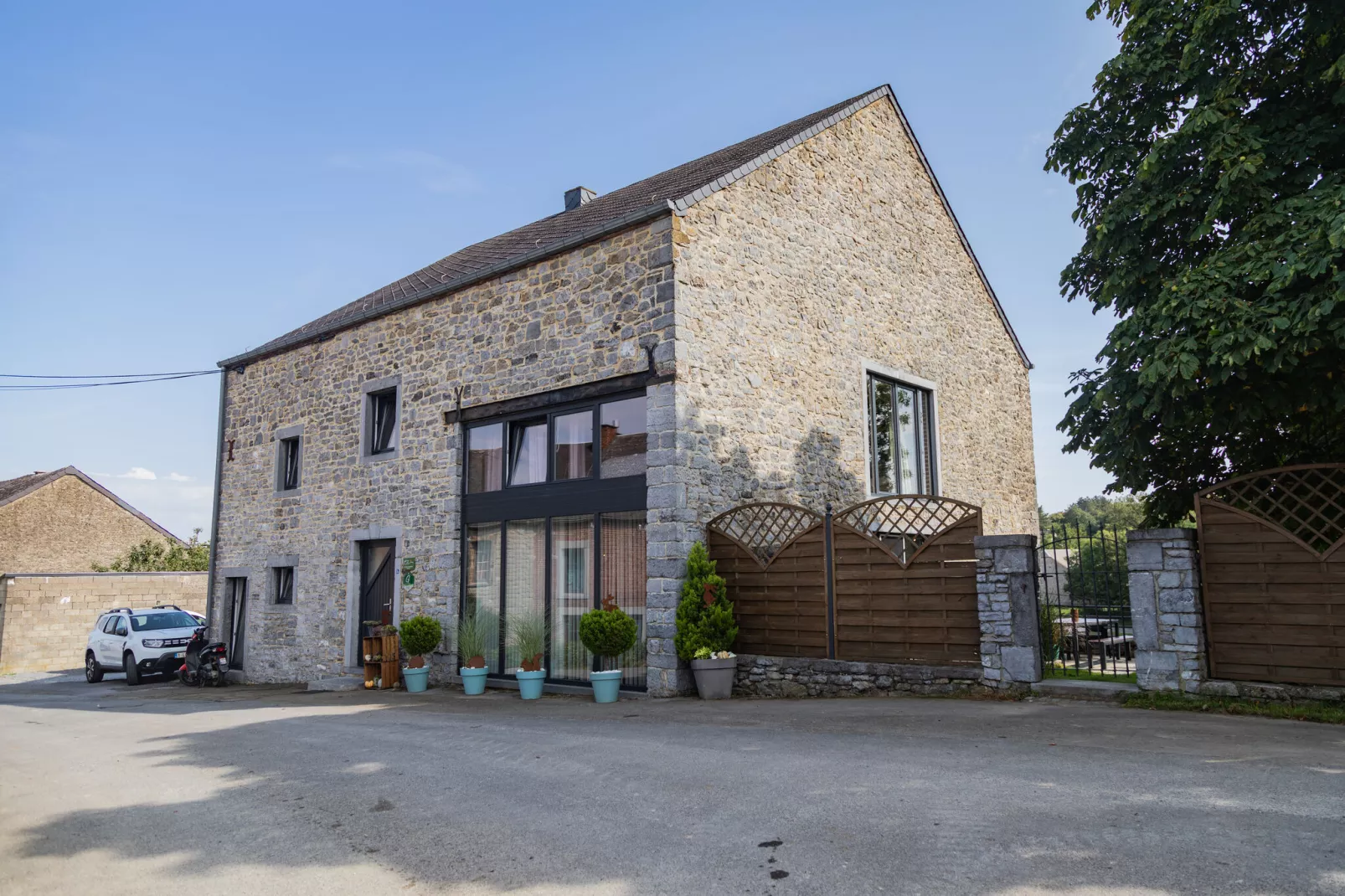 Le Grenier de Louise-Exterior summer
