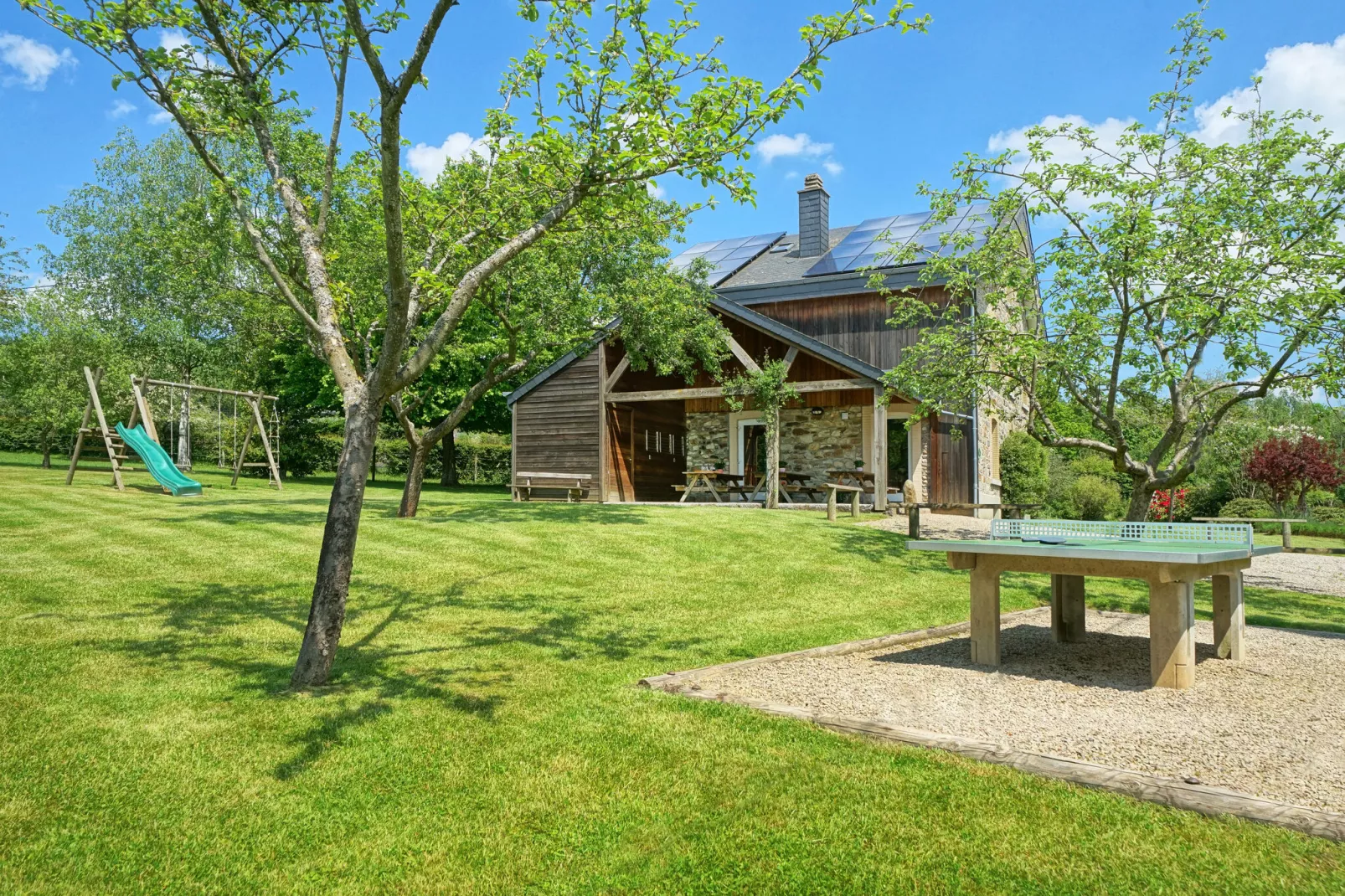 A la lisière de la forêt-Gardens summer