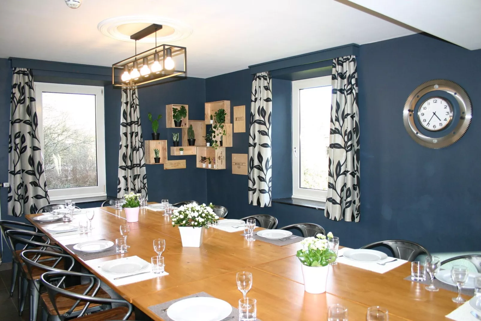 A la lisière de la forêt-Dining room