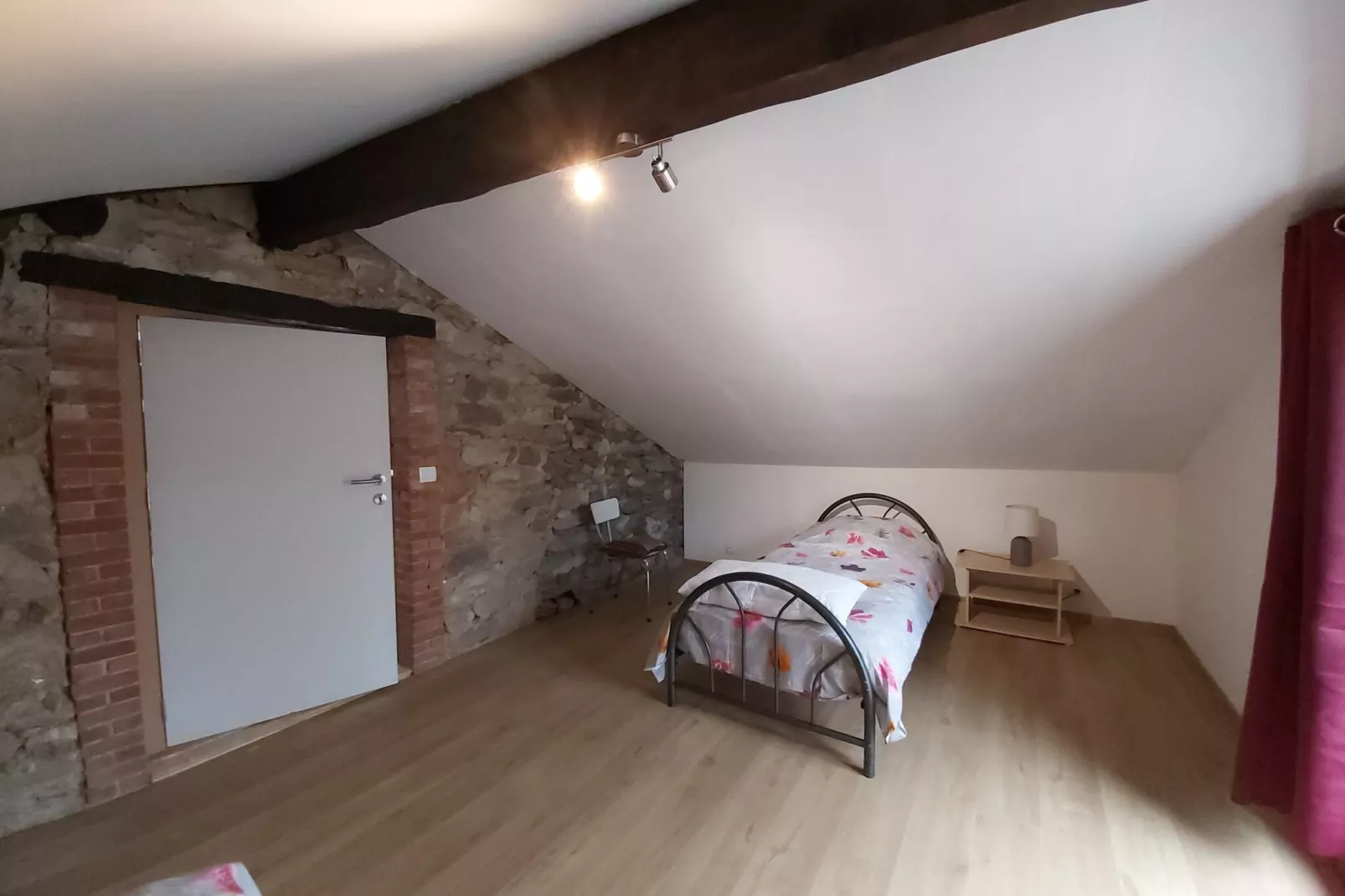 Les Hirondelles-Bedroom