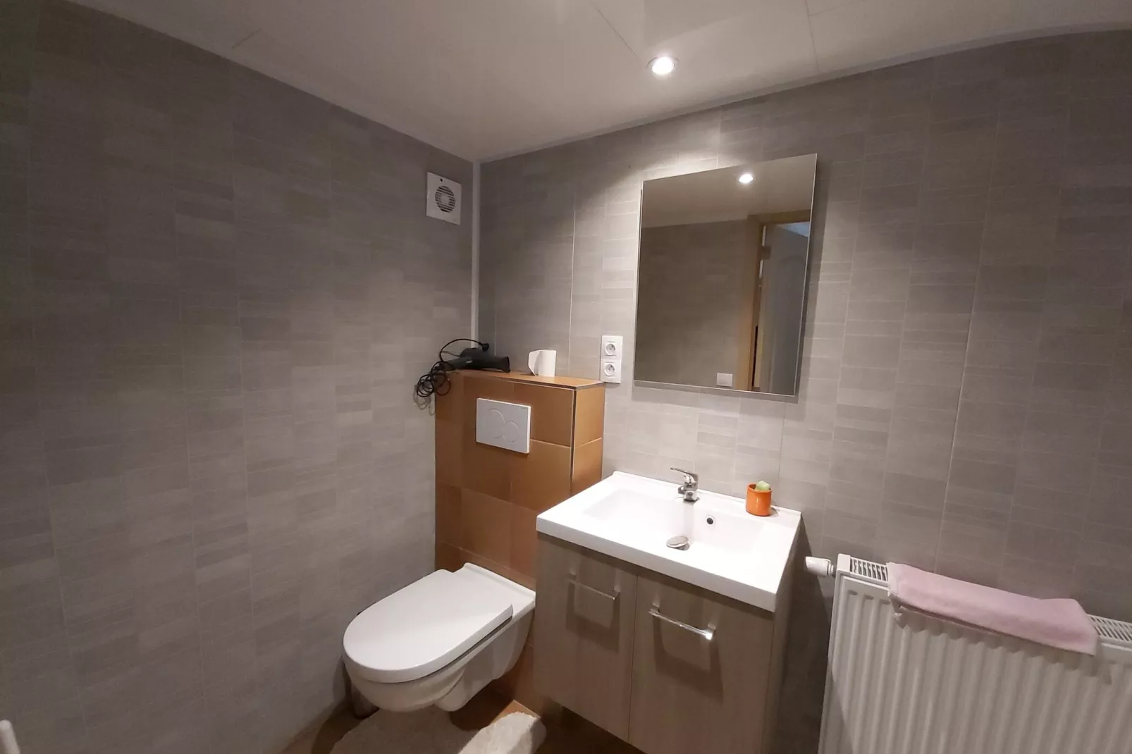 Les Hirondelles-Bathroom