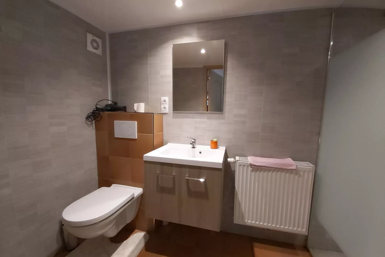 Les Hirondelles-Bathroom