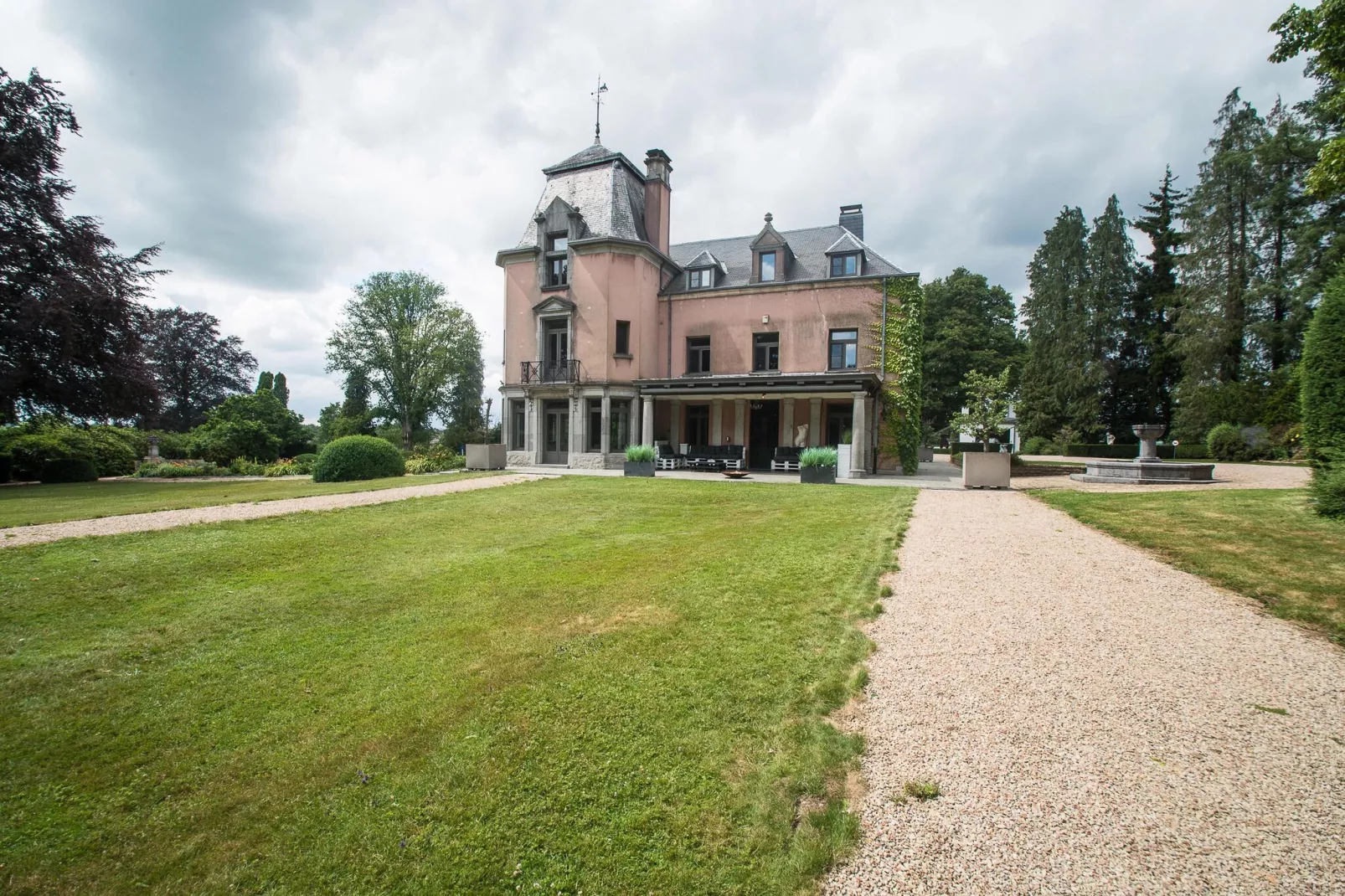 La Maison des Fleurs-Exterior summer