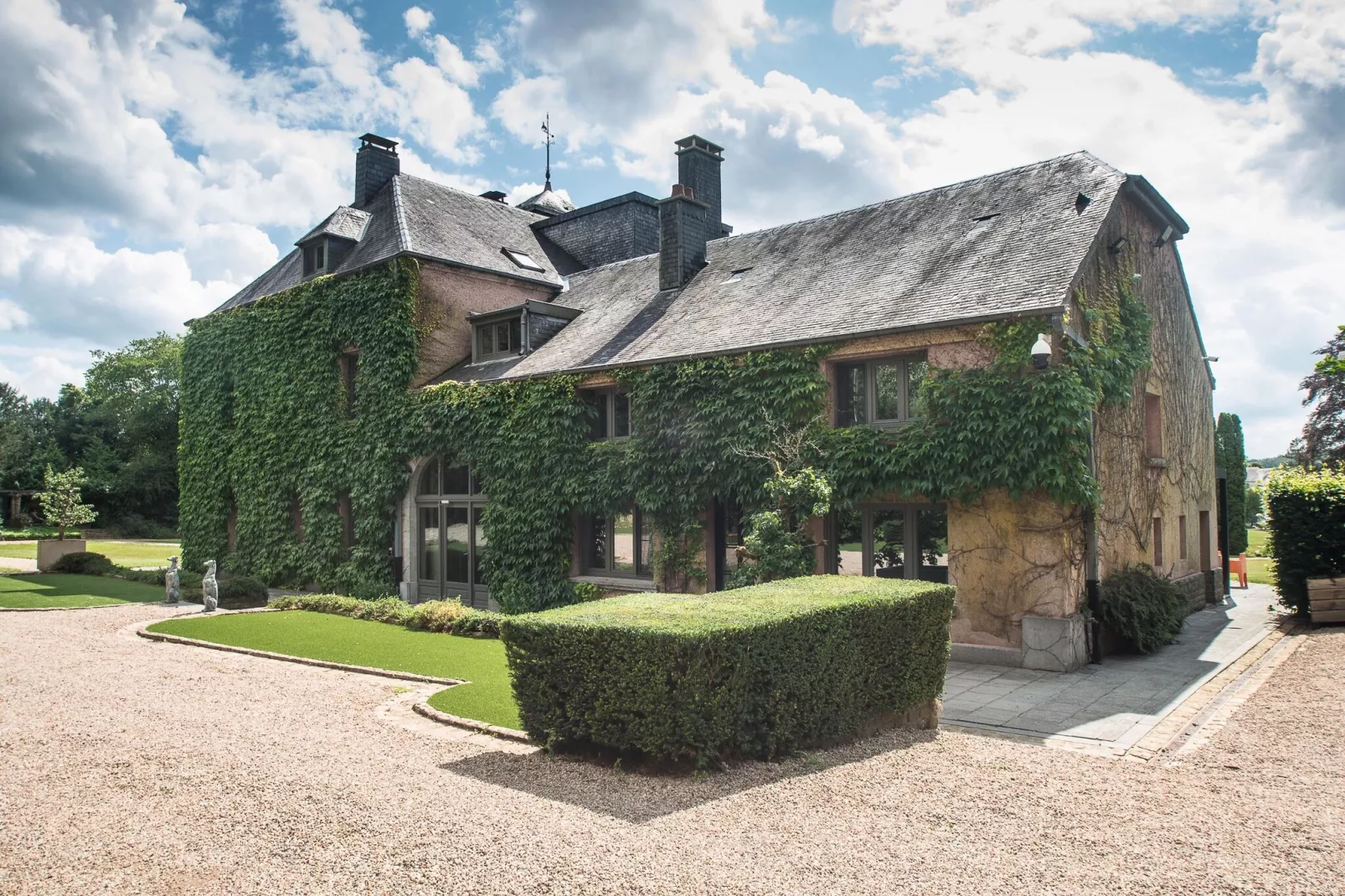 La Maison des Fleurs-Exterior summer