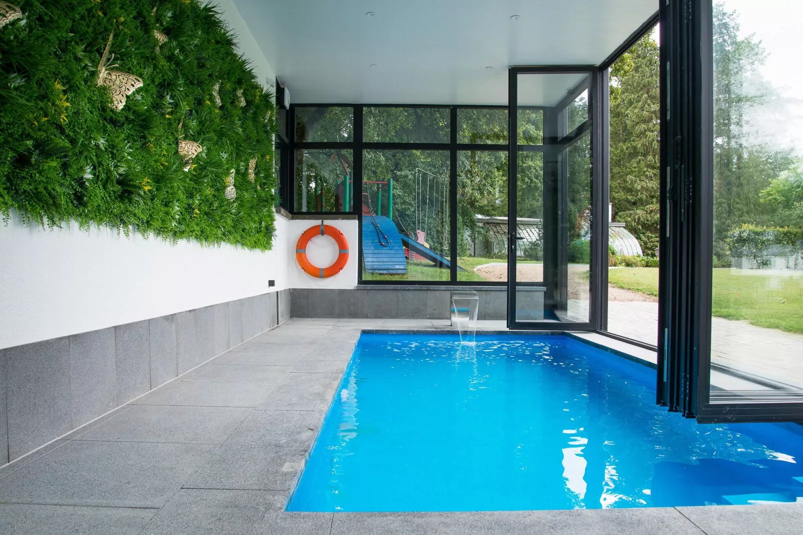 La Maison des Fleurs-Pool