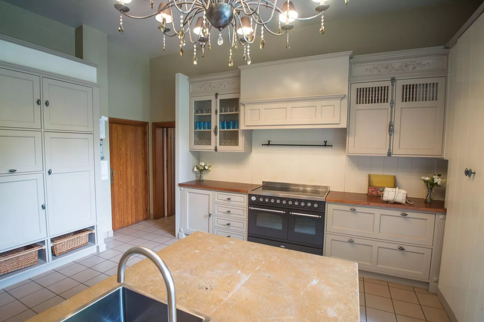 La Maison des Fleurs-Kitchen