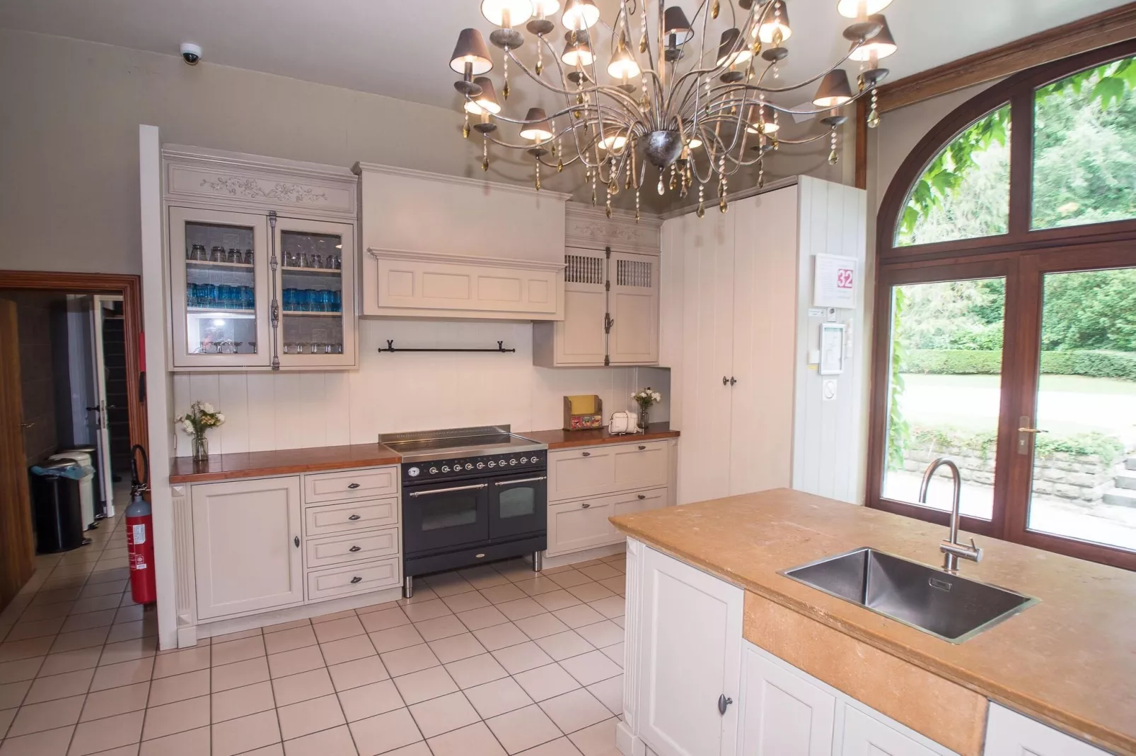 La Maison des Fleurs-Kitchen
