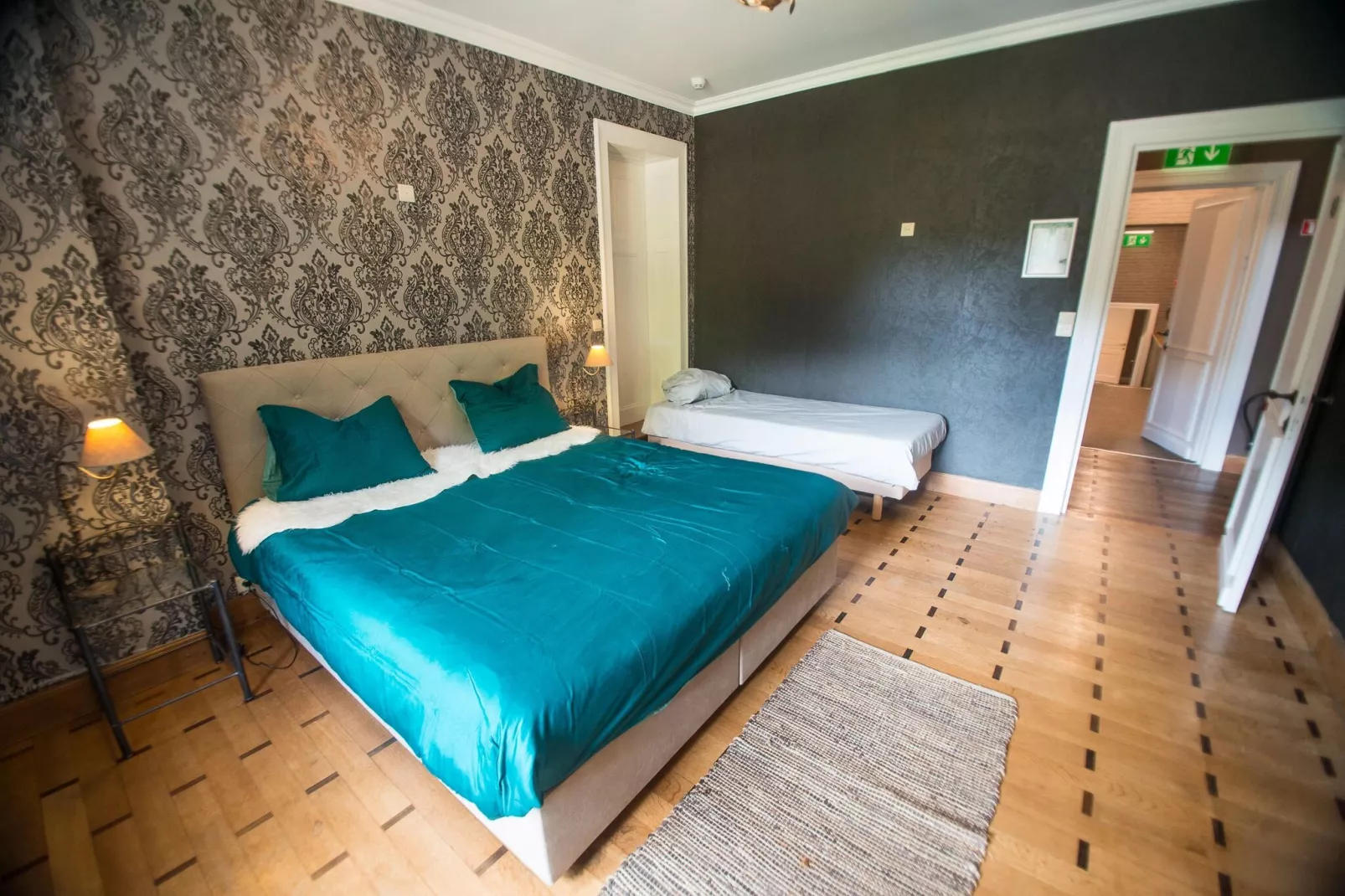 La Maison des Fleurs-Bedroom