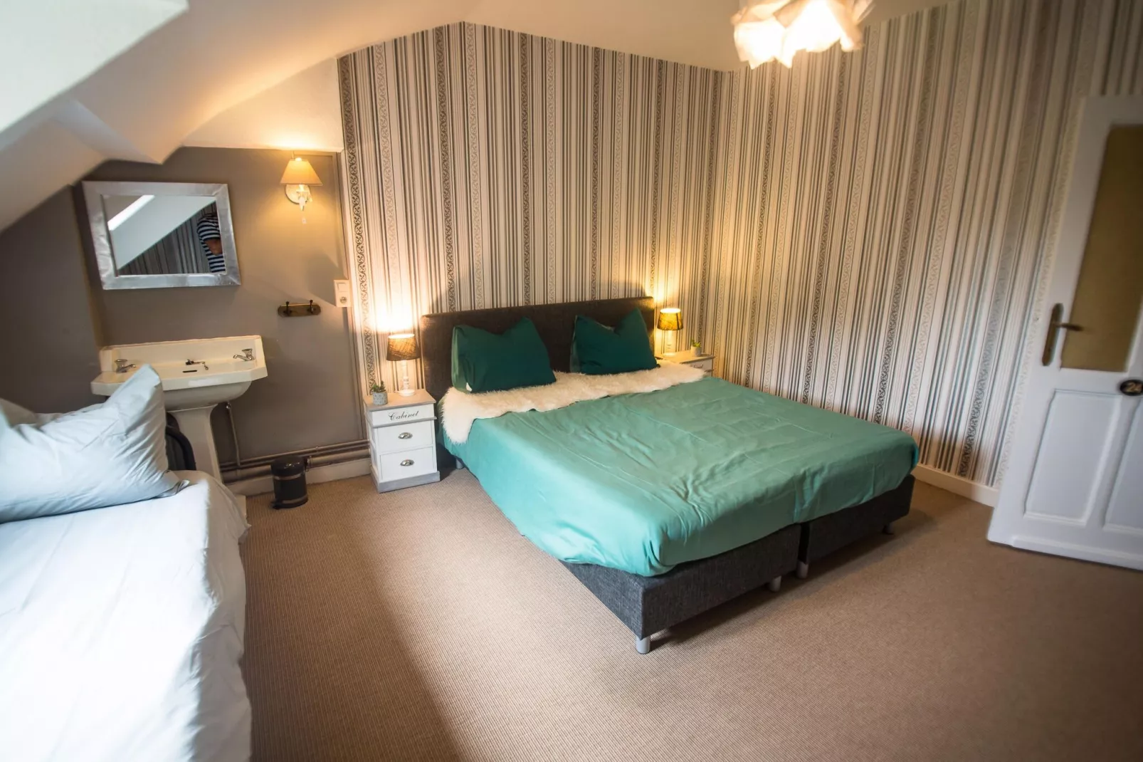 La Maison des Fleurs-Bedroom