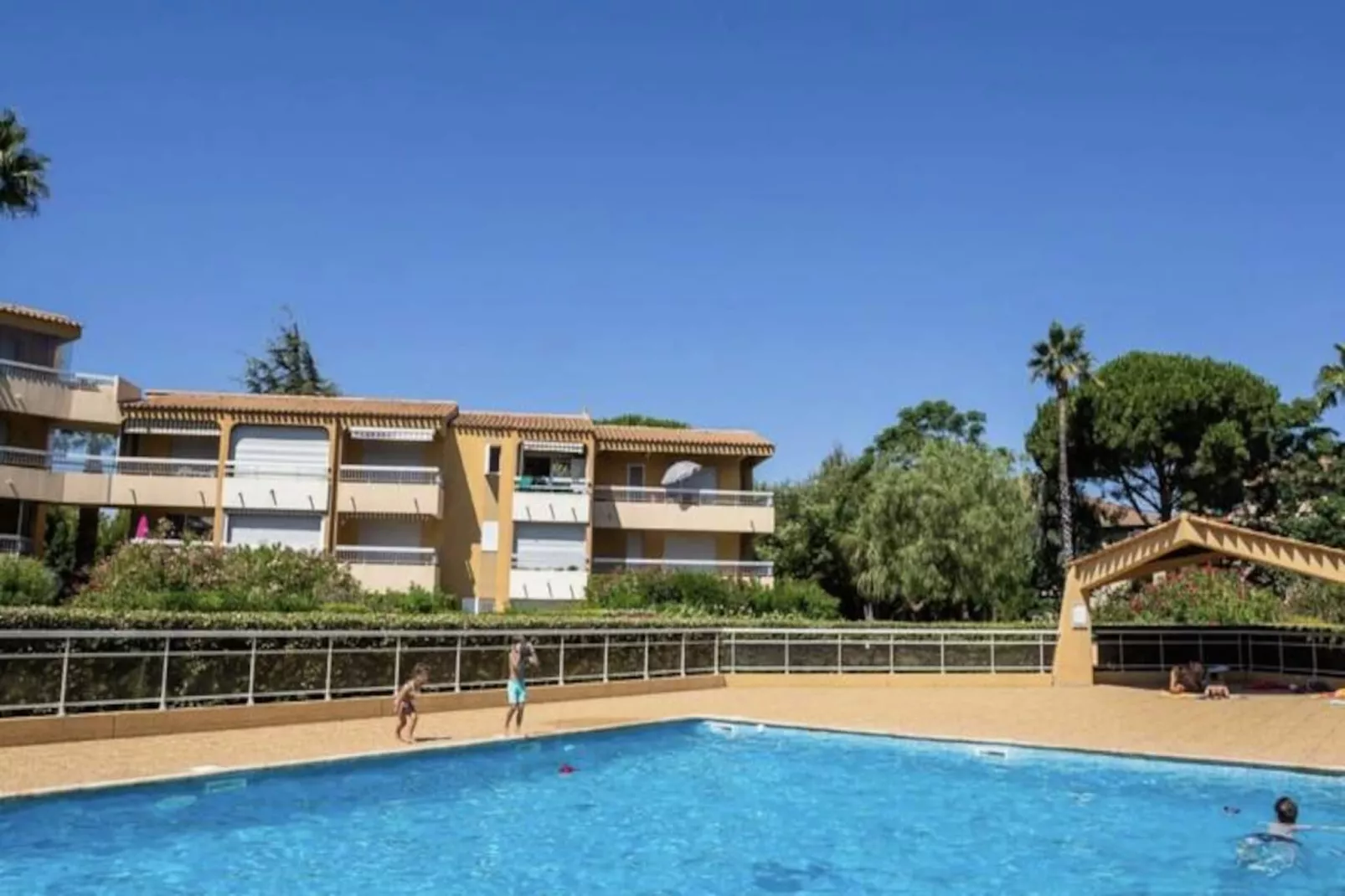 Résidence Appartement T2 Au Lavandou &ndash; Piscine, Parking & Proche Plage