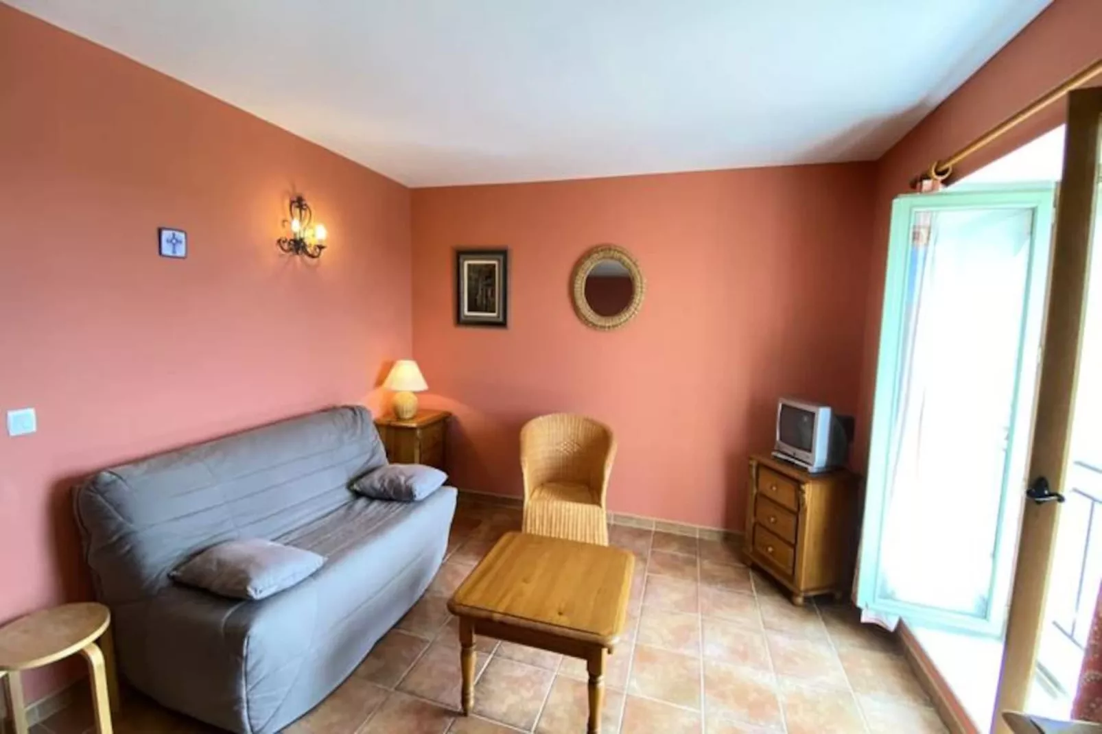 04b4 : Beau Studio Dans Un Mas Proven&ccedil;al - Piscine