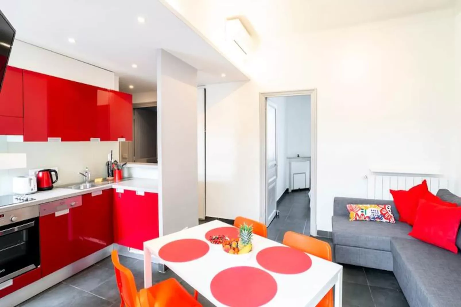 Lumineux 3 Pièces Dans Le Coeur De Antibes!