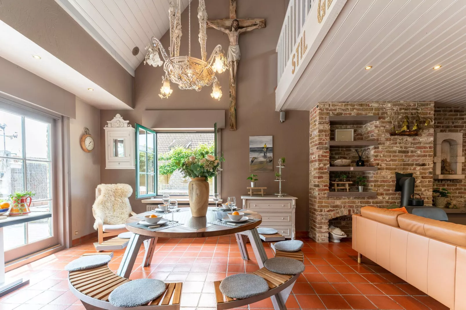 Stil Genot-Dining room