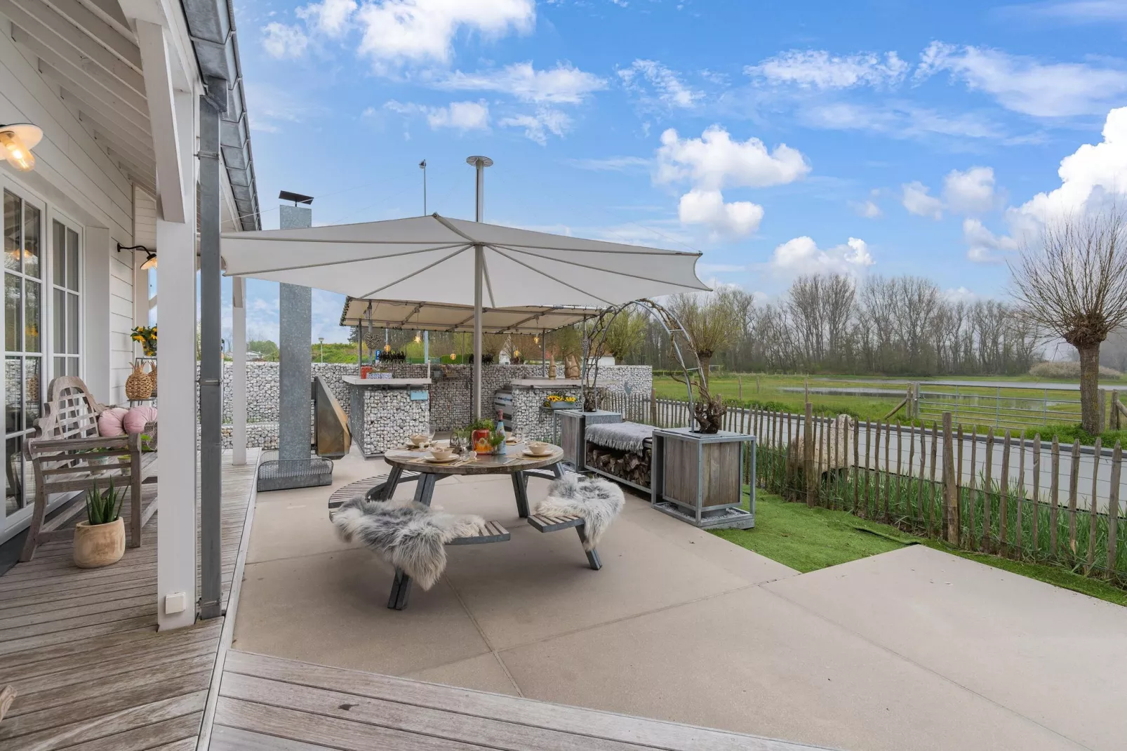 Het Witte Strandhuis-Gardens summer