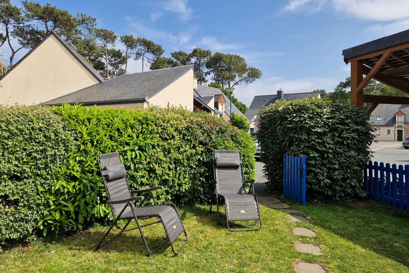 Terraced house Erquy-Gardens summer