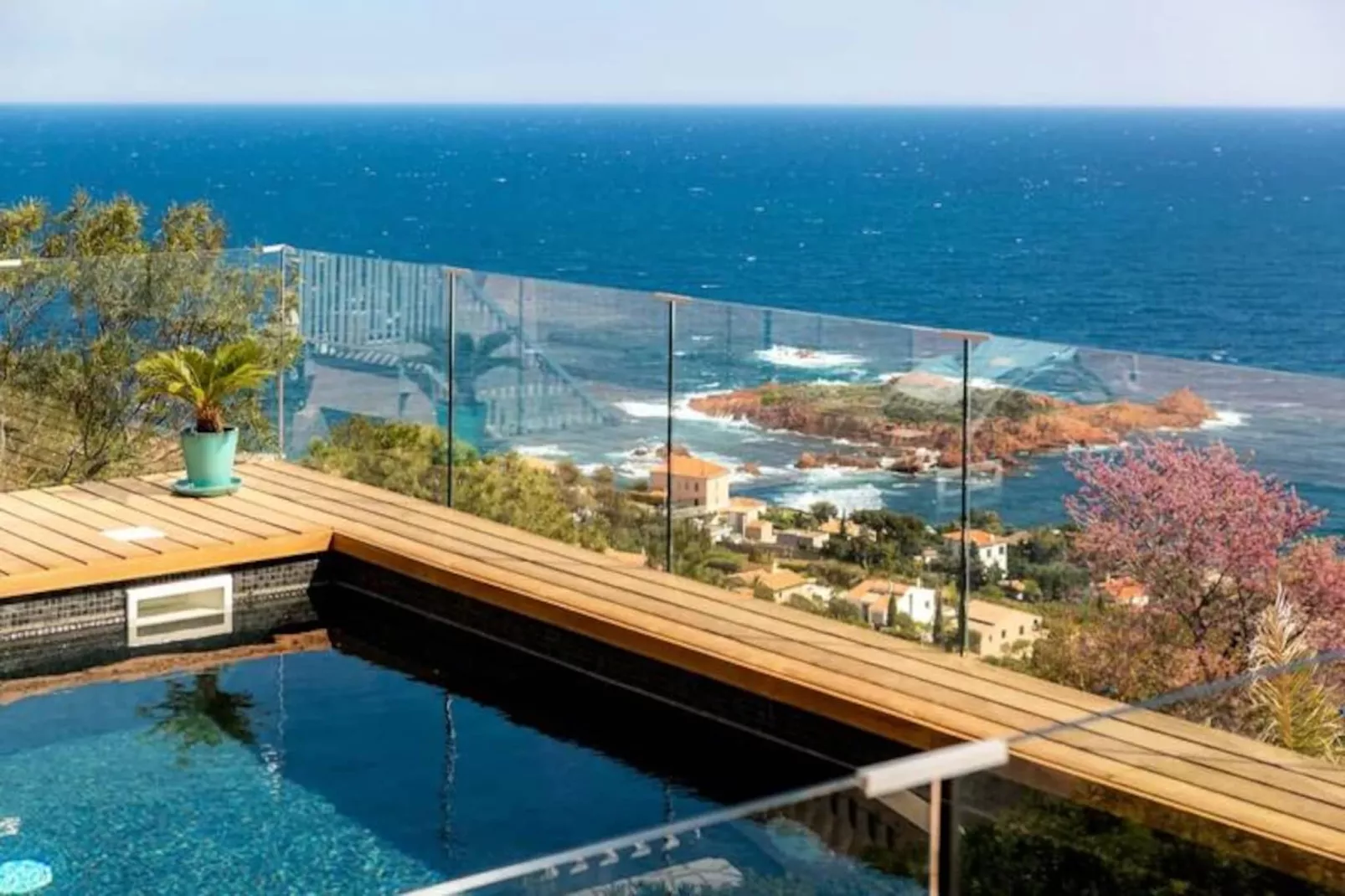 Sublime Villa Azur&eacute;enne 8 Pers, Piscine Et Vue Mer