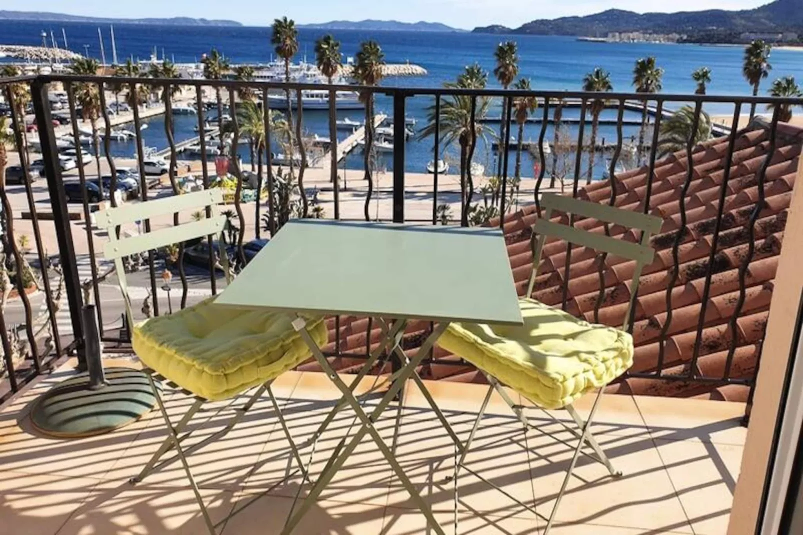 Résidence Balcon Des îles D'or. T2 Front De Mer Plein-centre