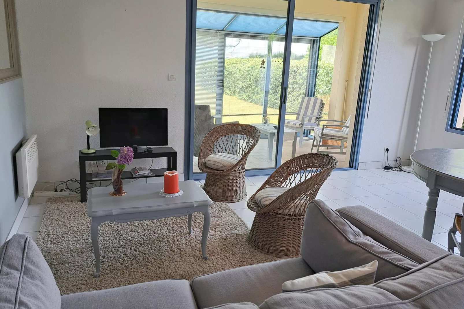 In direkter Meerlage Ebenerdige Ferienwohnung Roscoff-Living room