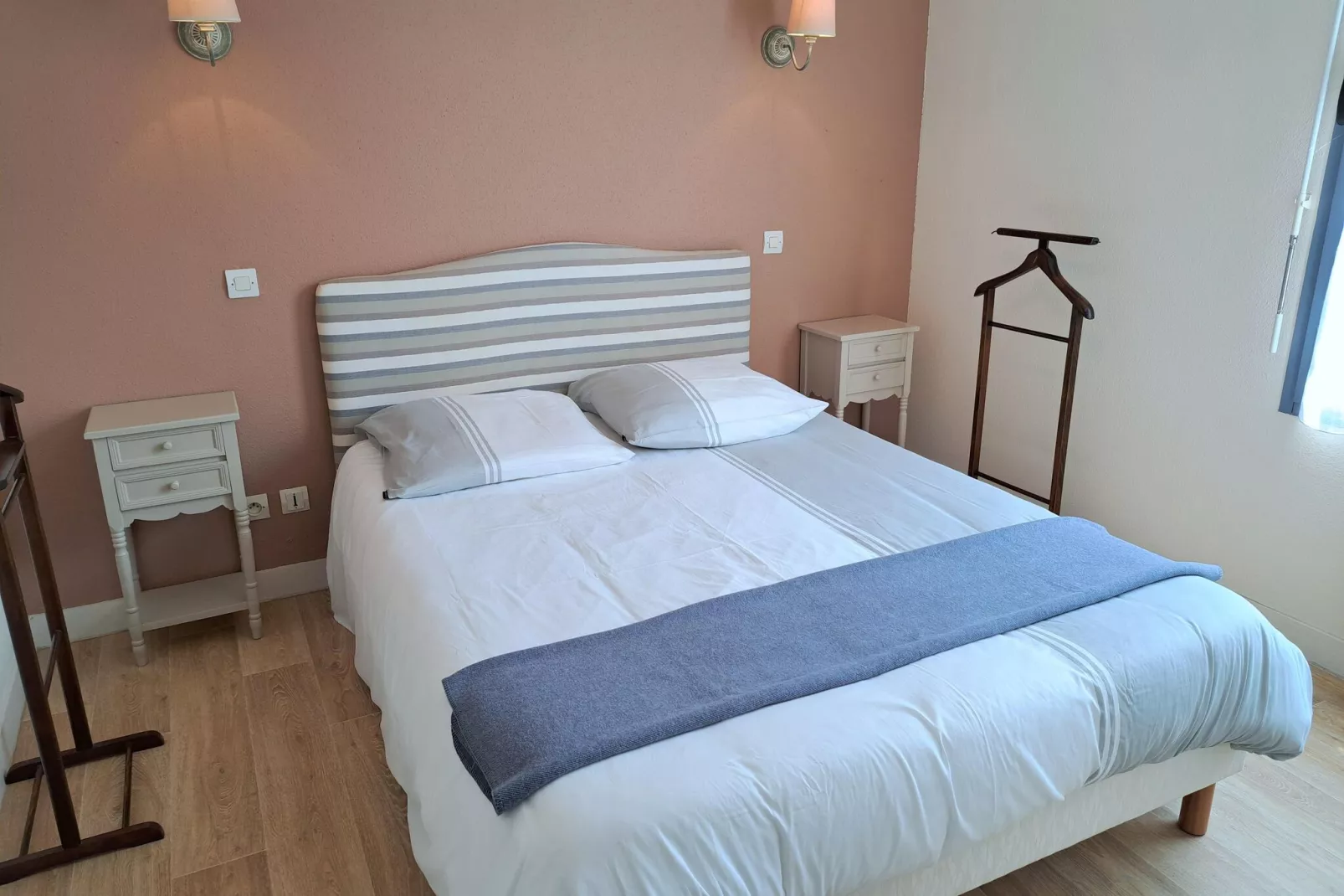 In direkter Meerlage Ebenerdige Ferienwohnung Roscoff-Bedroom