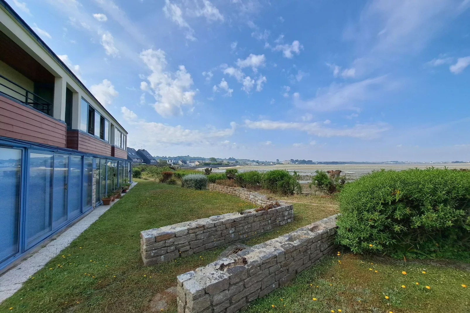 In direkter Meerlage Ebenerdige Ferienwohnung Roscoff-Exterior summer