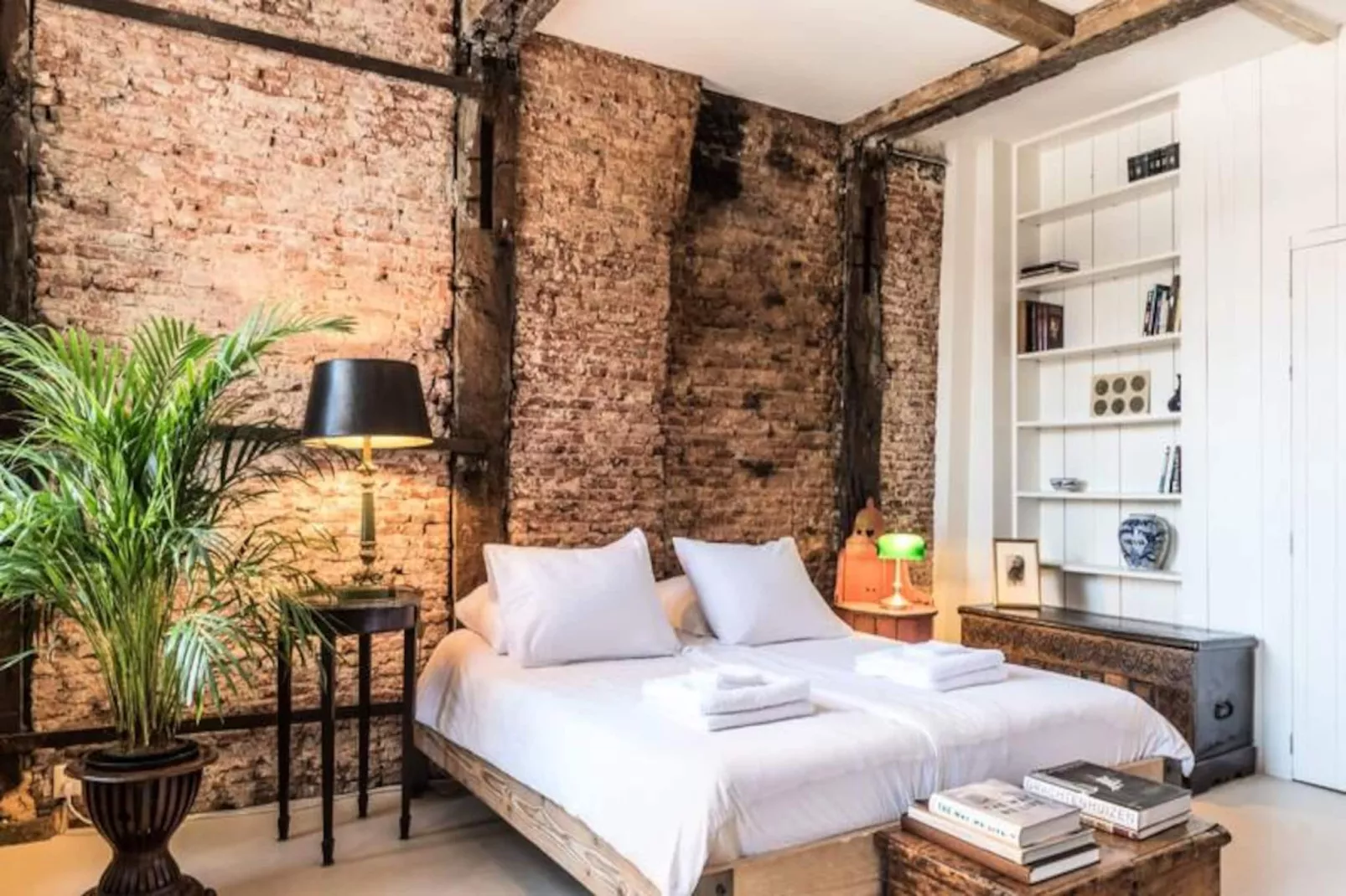 Classy Room 17th Century Canal House