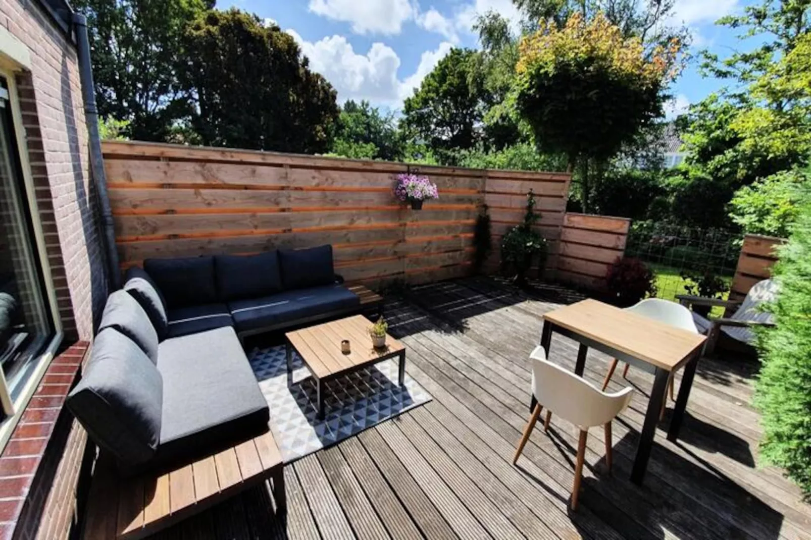 Luxury Garden View Apartment