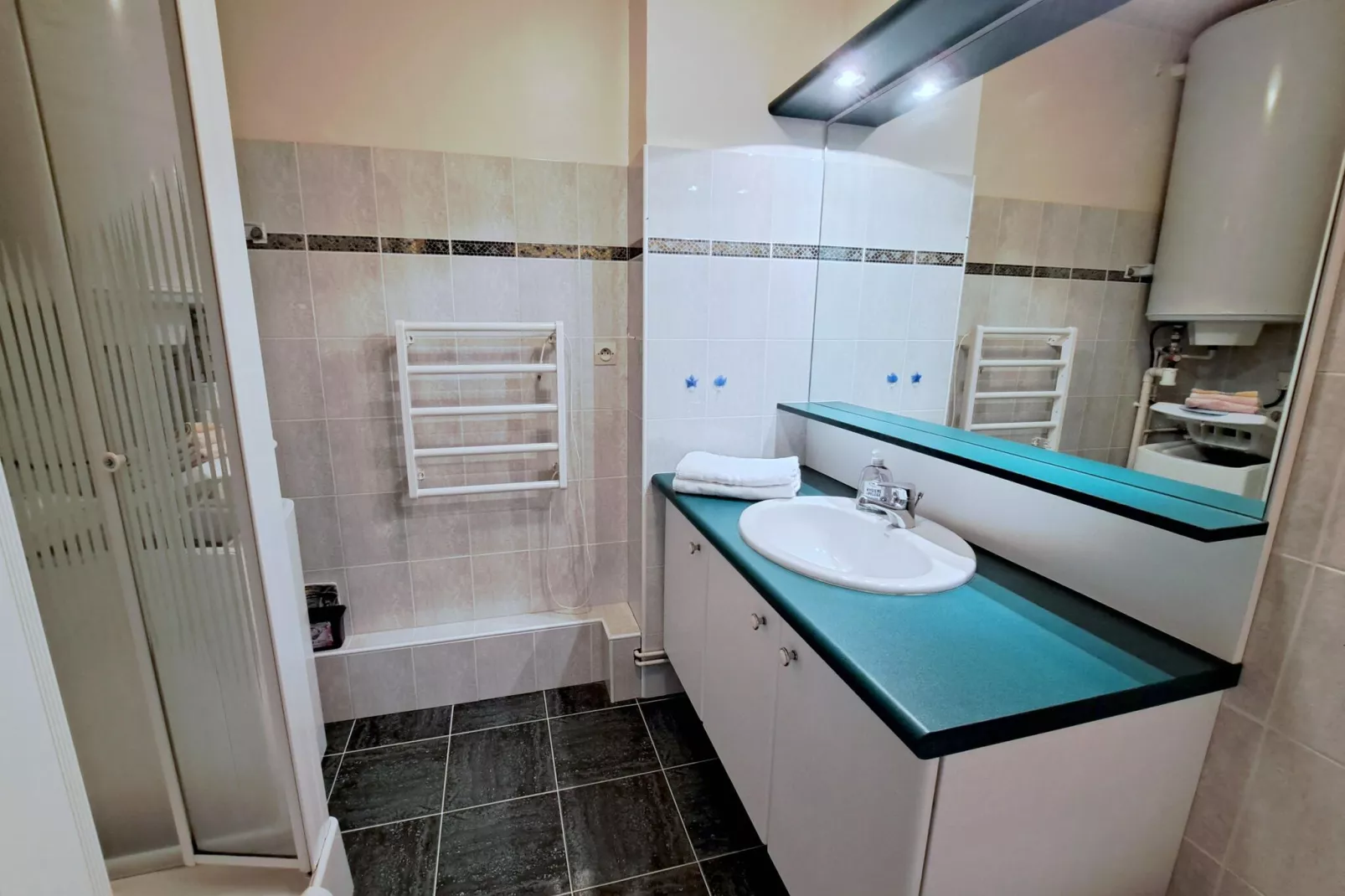 180° Panorama Meerblick Ferienwohnung Roscoff-Bathroom