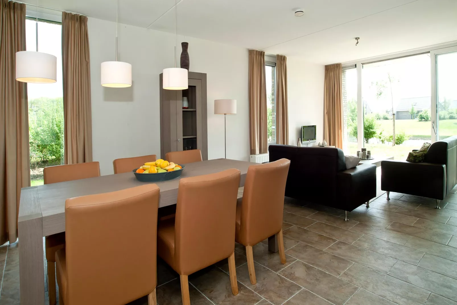 Tuinvilla 2-6 persoons-Dining room