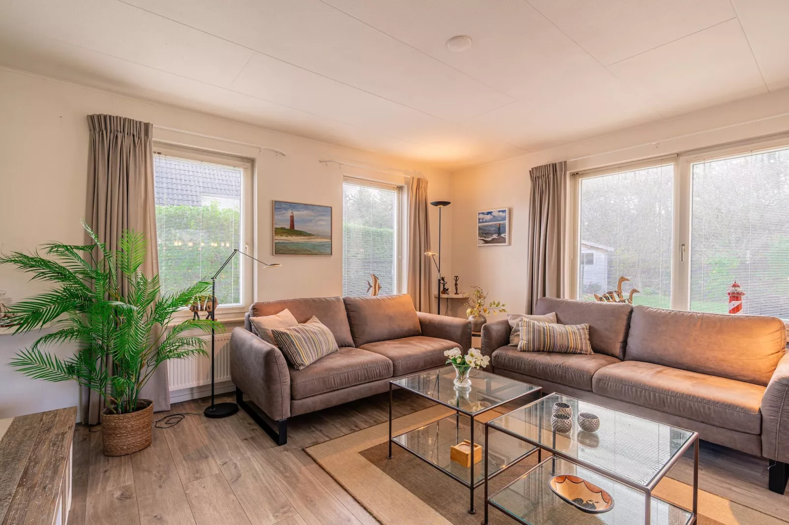 Kamperfoelie 91-Living room