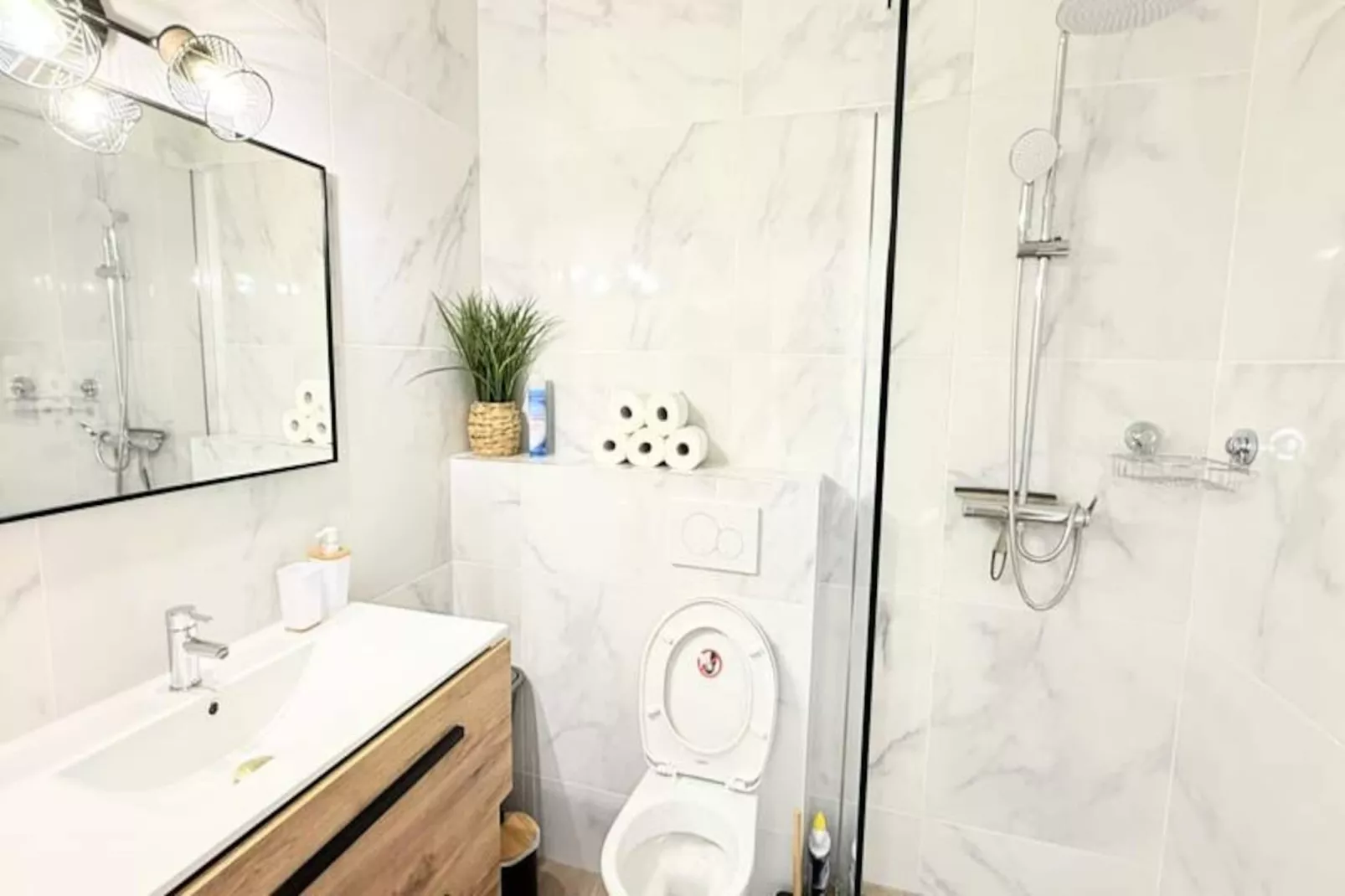 06cp - Beau T2 Super équipé Avec Terrasse