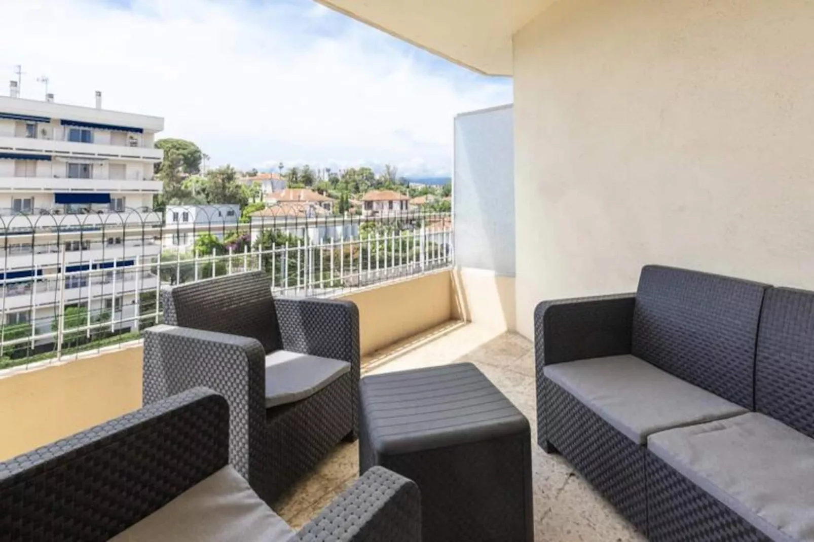 Résidence Centre D'antibes, Spacieux 3 Pièces Avec Terrasse Et Climatisation