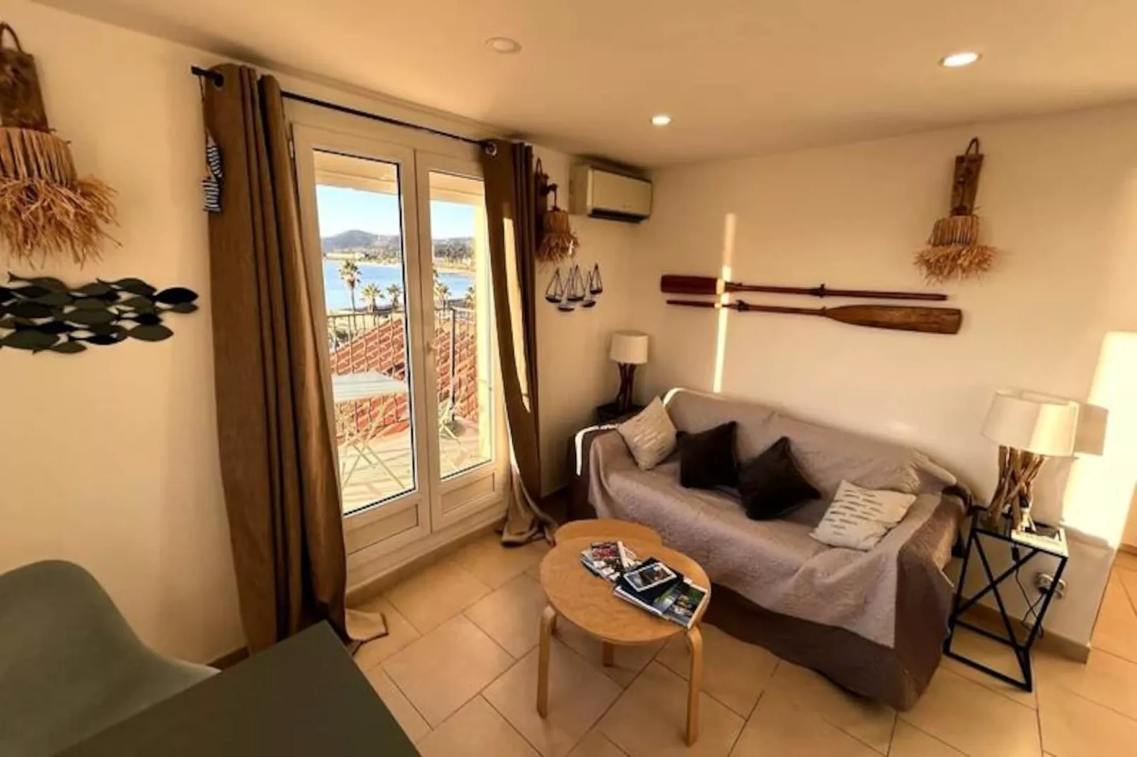 Résidence Balcon Des îles D'or. T2 Front De Mer Plein-centre