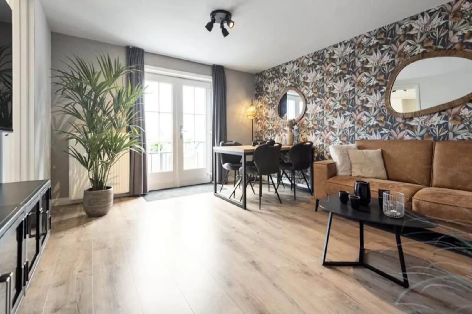 The Beach & Town Suite