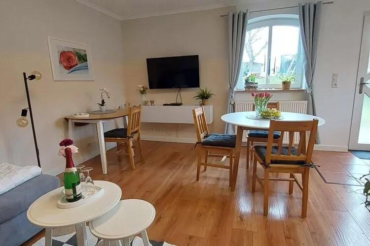 Ostseeurlaub Zur Steinbäck mit Terrasse-Living room
