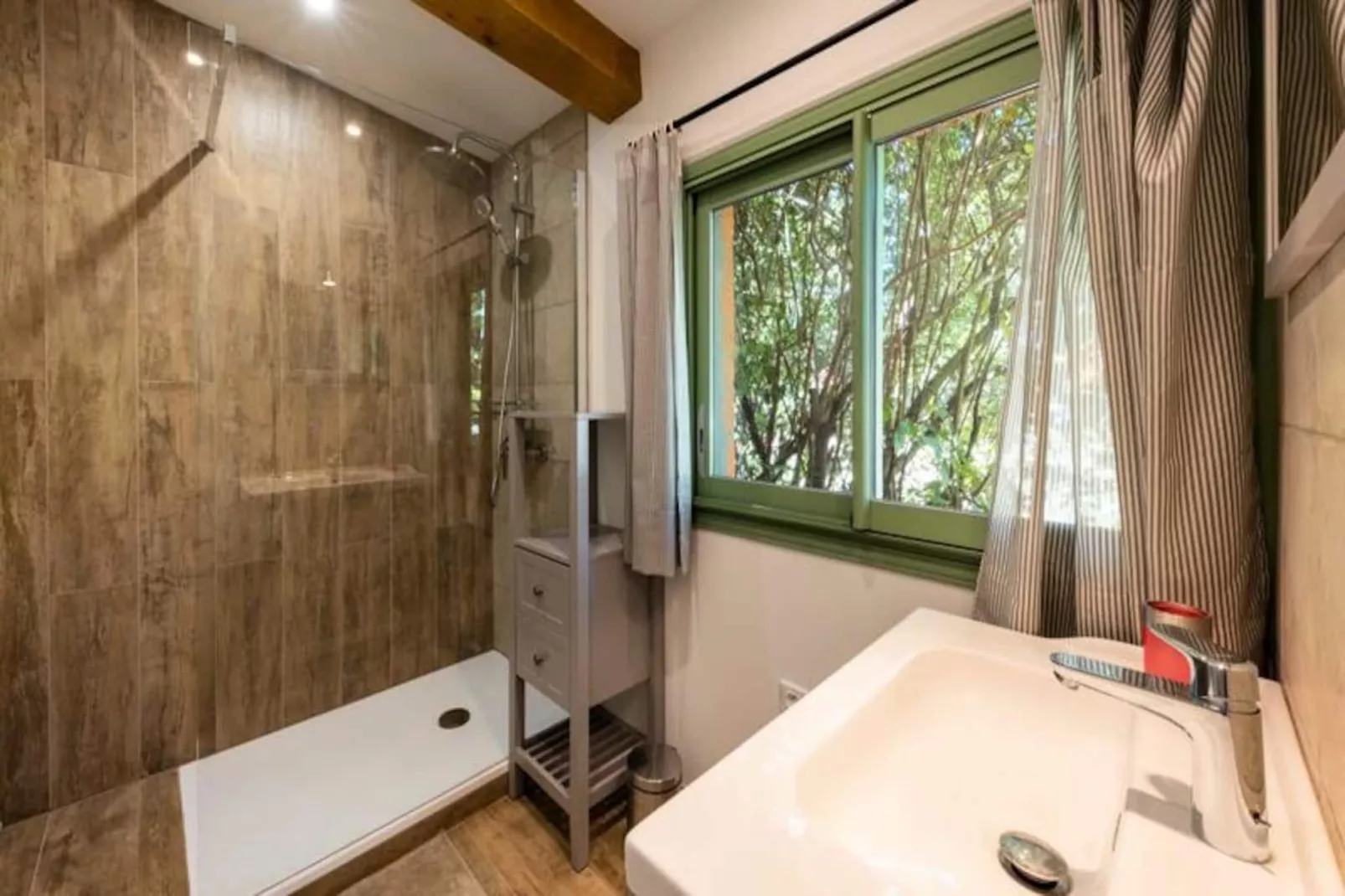 06bv2 : Joli Cottage Au Calme Avec Piscine