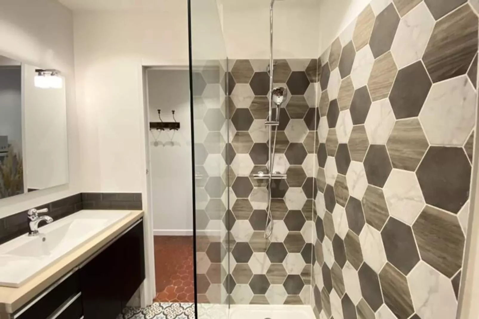 06cf : Bel Appartement Rénové Vieil Antibes