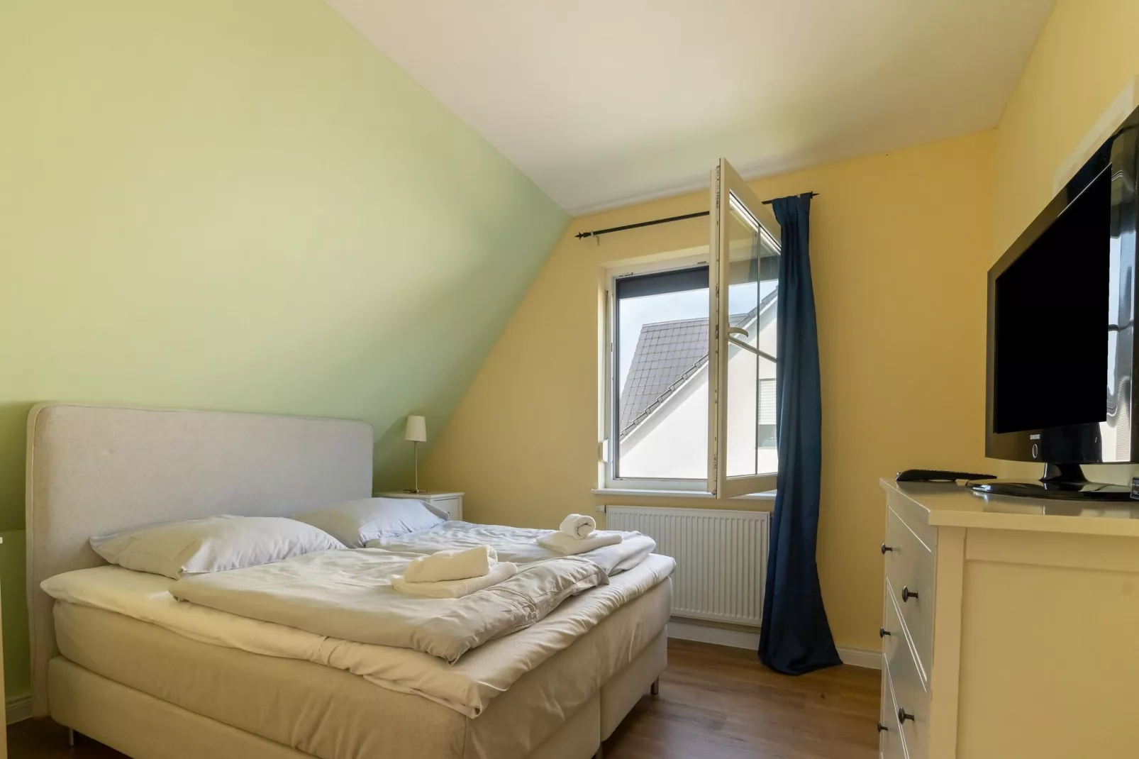 Minihus - Erdgeschoss mit Terrasse-Bedroom