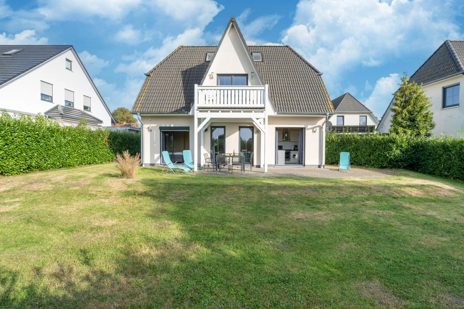 Minihus - Obergeschoss mit Balkon-Exterior summer