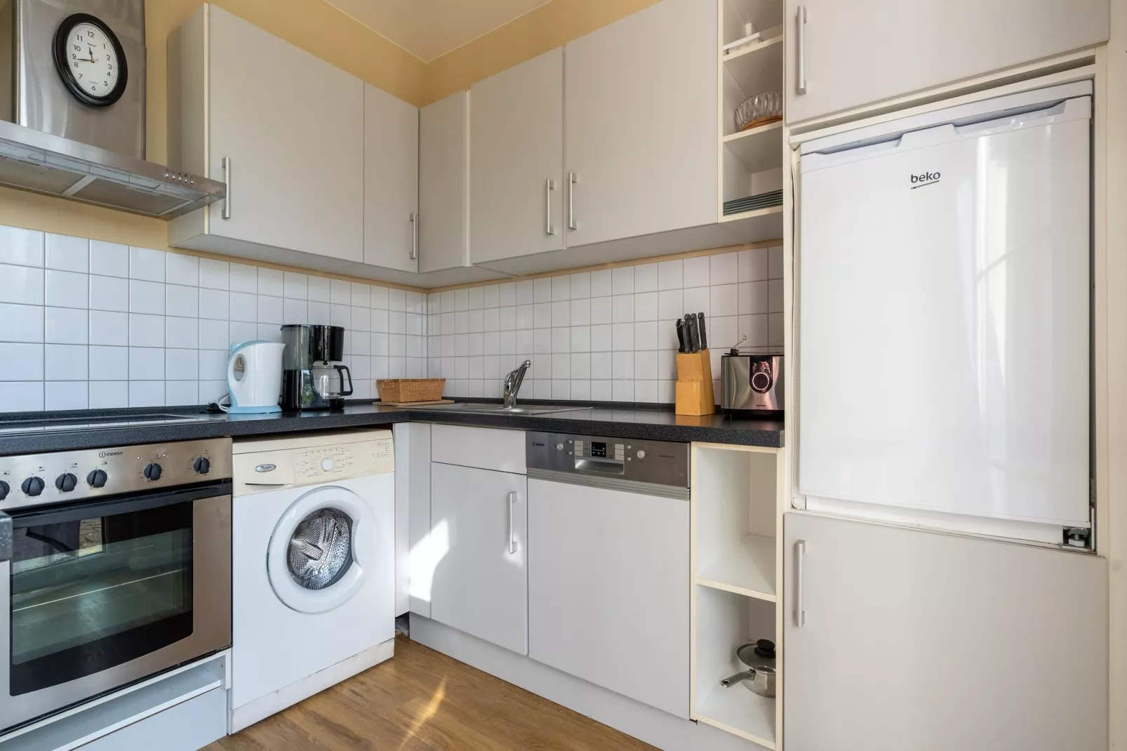 Minihus - Obergeschoss mit Balkon-Kitchen