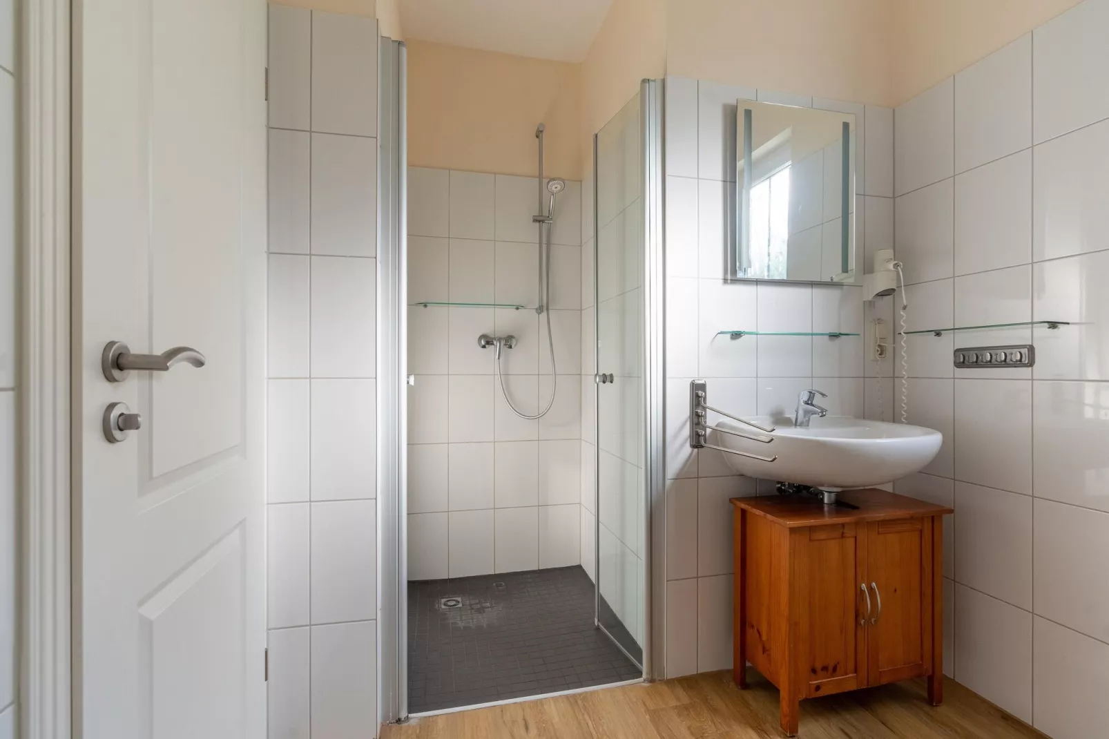 Minihus - Obergeschoss mit Balkon-Bathroom