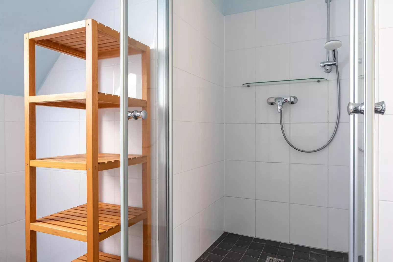 Jojohus - Erdgeschoss mit Terrasse-Bathroom