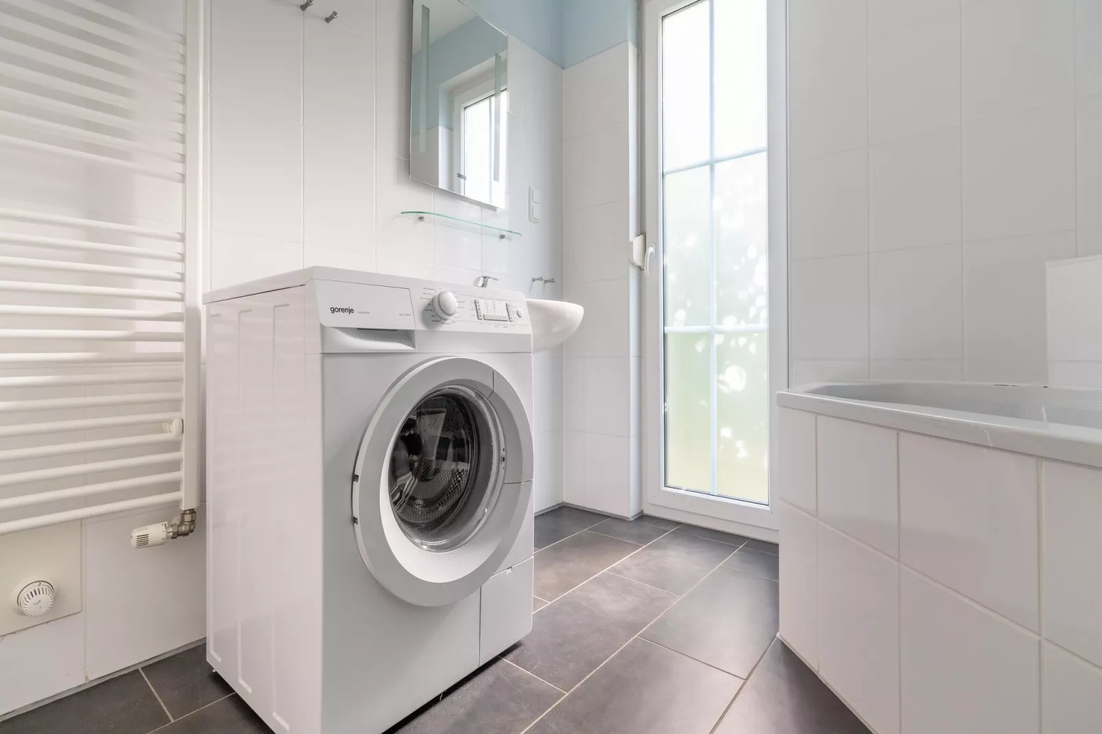 Jojohus - Obergeschoss mit Balkon-Bathroom