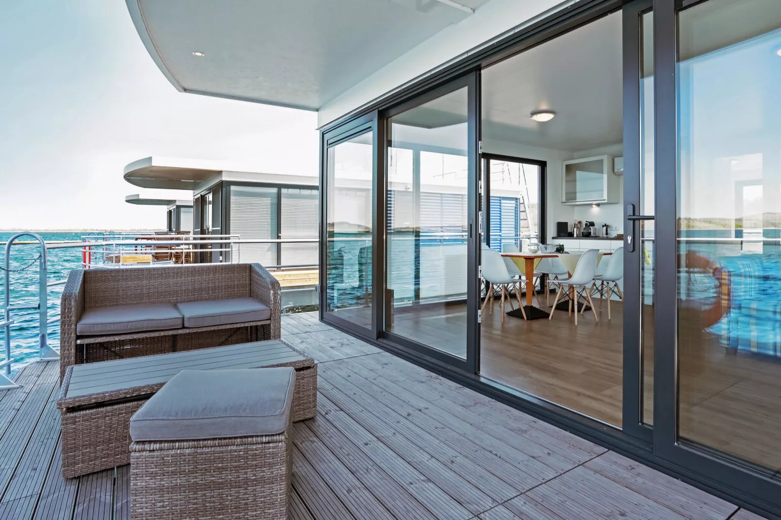 Floating 44 - LP 6 / 3 Personen-Balcon-terrasse