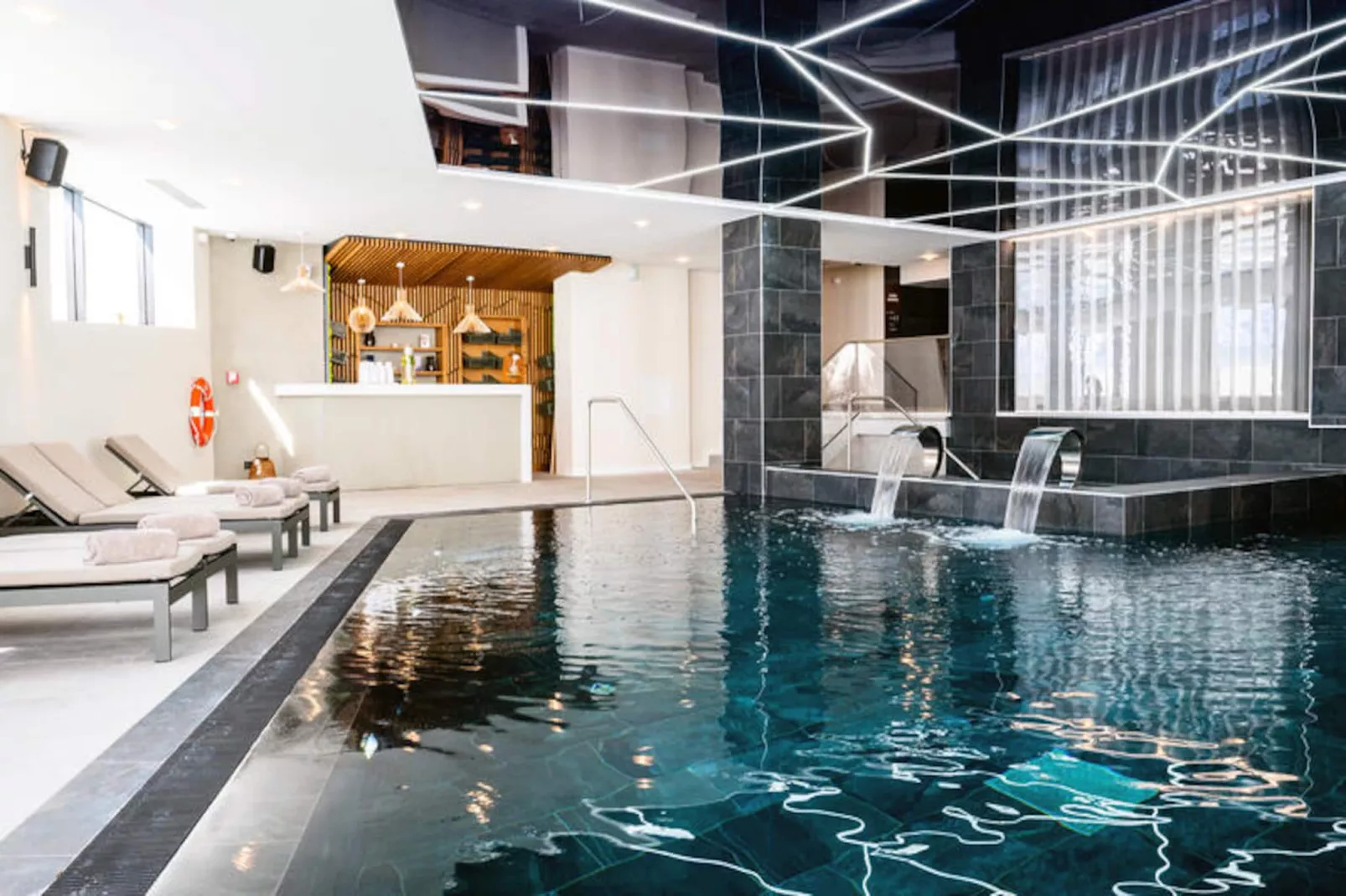 Hôtel VoulezVous *****